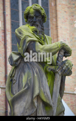 Statue von Peter der Apostel vor Sint-Salvator Kathedrale, Brügge Stockfoto