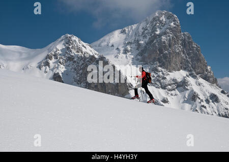 Skifahrer auf einer Skitour, Nationalpark Gesäuse, Steiermark, Austria, Europe Stockfoto