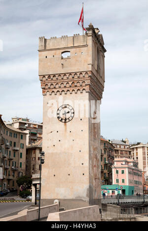 Festungsturm, Riss Leon Pancaldo im Hafengebiet, Savona, Ligurien, Ligurien, Italien, Europa Stockfoto