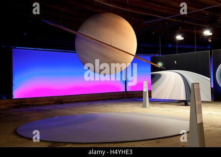 Saturn, der Planet mit einem System der Ringe, Skulptur des Planeten Saturn, Ausstellung Sternstunden, Wunder des Sonnensystems Stockfoto