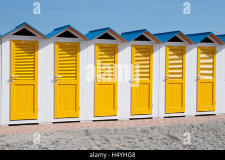 Strand zu vergießen, Baden Hütten, Albenga, Riviera, Ligurien, Italien, Europa Stockfoto