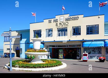 Vorderansicht des Pier Bandstand entlang der Esplanade, Weymouth, Dorset, England, UK, Westeuropa. Stockfoto