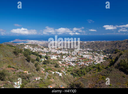 Gran Canaria, Wanderweg Cruz de Tejeda - Teror, Blick Richtung Altstadt Teror vom Aussichtspunkt Balcon de Zamora Stockfoto