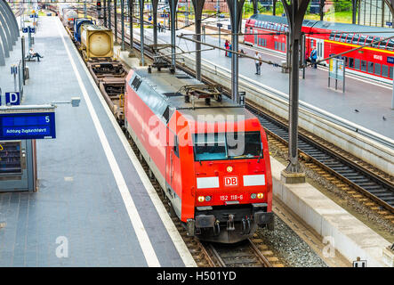 Güterzug übergibt Lübeck Hauptbahnhof Stockfoto