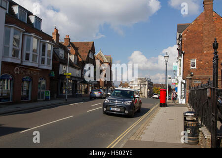 High Street in der Marktstadt von Sevenoaks, Kent, England, UK Stockfoto