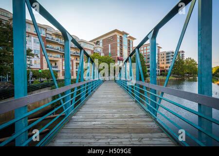 Brücke über die Reedy River in der Innenstadt von Greenville, South Carolina. Stockfoto