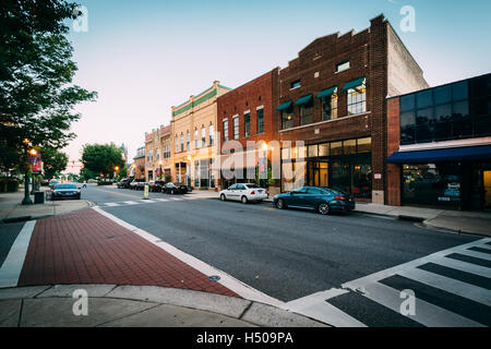 Kreuzung an der Main Street in der Innenstadt von Rock Hill, South Carolina. Stockfoto