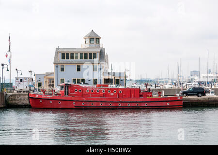 Die Victor L. Schlaeger Löschboot, stillgelegt seit 2010, festgemacht an Chicago Fire Department auf dem Chicago River. Stockfoto