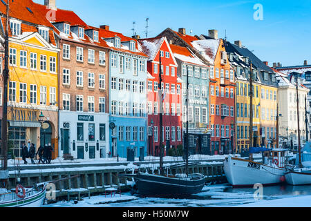 Winter-Blick auf Hafen Nyhavn in Kopenhagen, Dänemark Stockfoto