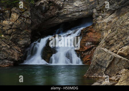 Läuft Eagle oder Trick fällt in der Two Medicine-Bereich des Glacier National Park in den Rocky Mountains von Montana Stockfoto