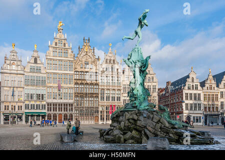 Antwerpen; Brabo-Brunnen und historischen Gebäuden auf dem Grote Markt Square in Antwerpen-Belgien Stockfoto