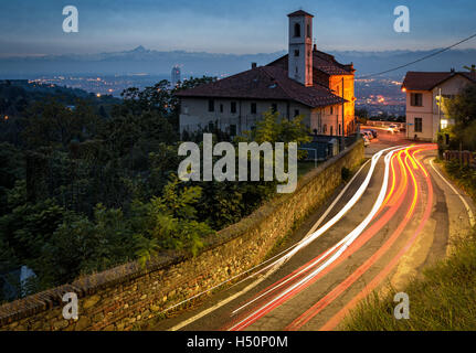 Turin-Panoramablick mit Chiesa di San Vito und Monviso Stockfoto