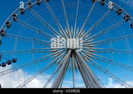 Das große Rad mit Panoramablick auf Liverpool Waterfront Merseyside England Vereinigtes Königreich UK Stockfoto