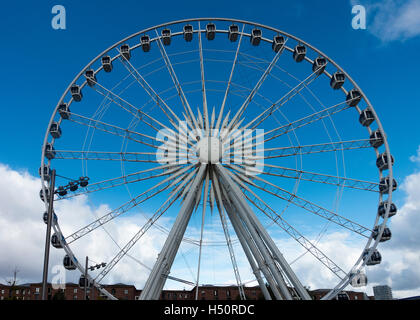 Das große Rad mit Panoramablick auf Liverpool Waterfront Merseyside England Vereinigtes Königreich UK Stockfoto