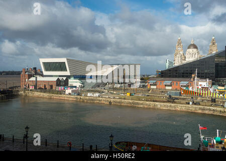 Das moderne Museum Liverpool an der Pier Head Waterfront Merseyside England Vereinigtes Königreich UK Stockfoto