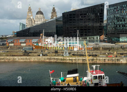 Bestandteil der Museum of Liverpool mit Mann Insel Gebäude und Open Eye Gallery, Liver Building Pier Head Merseyside UK Stockfoto