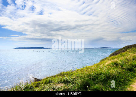 Anzeigen von Portland Bill und Weymouth von einer Klippe an der South West Coast Path, 2012 olympische Veranstaltung in der Bucht, Dorset, Großbritannien Stockfoto