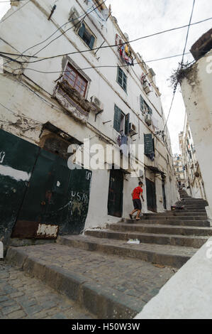 Ein altes Teil der alten Stadt von Algerien, genannt casbah(kasaba). Altstadt ist 122 m (400 ft) über dem Meer. Stockfoto