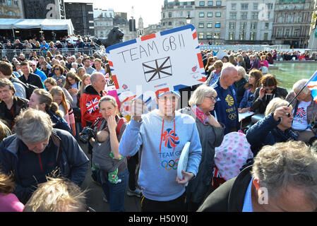 Trafalgar Square, London, UK. 18. Oktober 2016. Helden zurück, Olympioniken und Paralympioniken auf dem Trafalgar Square zu feiern Stockfoto