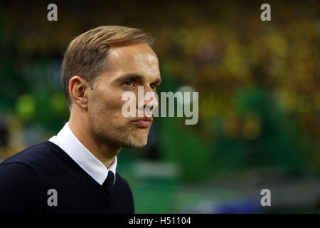 Lissabon, Portugal. 18. Oktober 2016. Dortmunds Trainer Thomas Tuchel während der Fußball-UEFA Champions League-Gruppe F Spiel Sporting CP-BV Borussia Dortmund im Stadion Alvalade in Lissabon am 18. Oktober 2016. : Bildnachweis Pedro Fiuza: Pedro Fiuza/ZUMA Draht/Alamy Live-Nachrichten Stockfoto