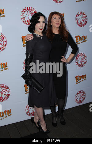 Hollywood, Ca. 18. Oktober 2016. Cassandra Peterson, Dita Von Teese besucht die Launch-Party für Cassandra Peterson neues Buch "Elvira, Mistress Of The Dark" im Hollywood Roosevelt Hotel am 18. Oktober 2016 in Hollywood, Kalifornien. (Credit: Parisa Afsahi/Media-Punch). / Alamy Live News Stockfoto
