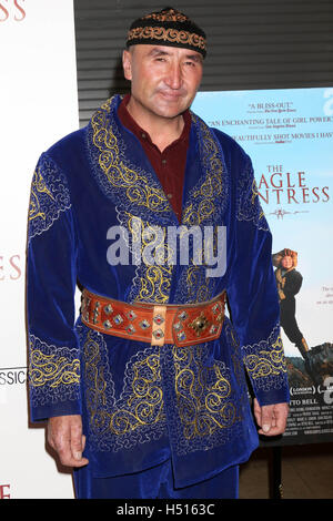 Los Angeles, Ca, USA. 18. Oktober 2016. Nurgaiv Rys bei der Premiere von "Der Adler-Jägerin" im pazifischen Theater im Grove, Los Angeles, Kalifornien am 18. Oktober 2016. Bildnachweis: David Edwards/Medien Punch/Alamy Live-Nachrichten Stockfoto