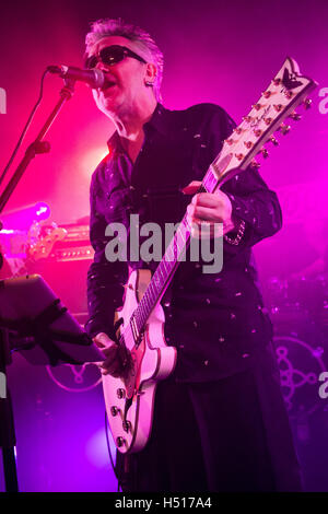 Mezzago Mailand Italien. 18. Oktober 2016. Die englische gothic-Rock-Band THE MISSION führt live auf der Bühne der Blüte während der "30th Anniversary Tour" Credit: Rodolfo weitertransferiert/Alamy Live News Stockfoto