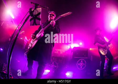 Mezzago Mailand Italien. 18. Oktober 2016. Die englische gothic-Rock-Band THE MISSION führt live auf der Bühne der Blüte während der "30th Anniversary Tour" Credit: Rodolfo weitertransferiert/Alamy Live News Stockfoto