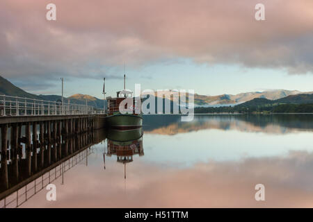 Dampfer angedockt Ullswater im Lake District in Cumbria, England Stockfoto