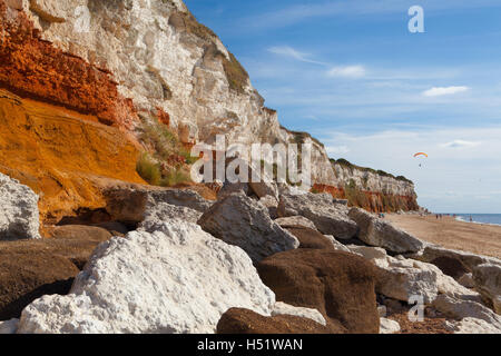 Hunstanton Cliffs in Norfolk.Great Britain.The berühmten gestreiften Klippen von Hunstanton bildeten sich während der Kreidezeit Stockfoto