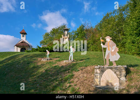 Pilger-Figuren von Chapelle Saint-Romain auf dem Camino de Santiago über Jongieux-le-Haut. Savoie, Frankreich. Stockfoto