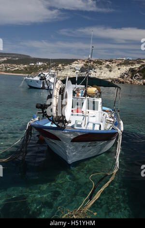 Fischerboot im Hafen Stockfoto