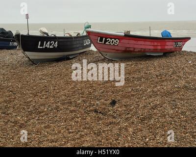 Angelboote/Fischerboote am Strand Stockfoto