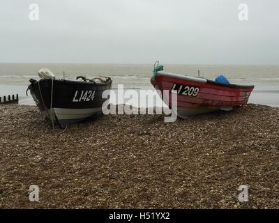 Angelboote/Fischerboote am Strand Stockfoto