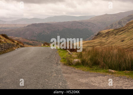 Die beeindruckende Honister Pass im Lake District National Park, Cumbria, England Stockfoto