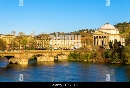 Vittorio Emanuele I. Brücke und Gran Madre Kirche in Turin - Ita Stockfoto