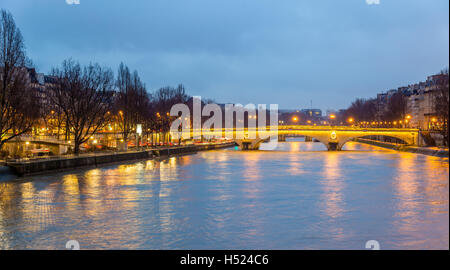 Blick auf die Louis-Philippe-Brücke über die Seine in Paris Stockfoto