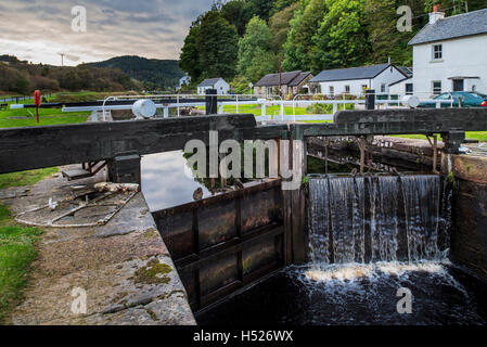 Schleuse im Dorf gelegen Cairnbaan Crinan Canal, Argyll und Bute, westlichen Schottland Stockfoto