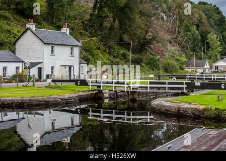 Schleuse im Dorf gelegen Cairnbaan Crinan Canal, Argyll und Bute, westlichen Schottland Stockfoto