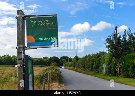 Bushaltestelle an der New Forest Stockfoto