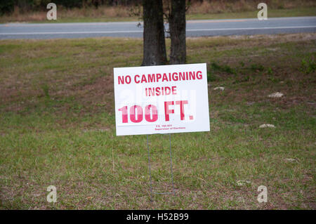 Wahltag in der kleinen North Florida Kleinstadt Fort White. Stockfoto