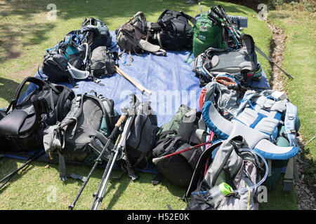 Ein Haufen von Wandern-Packs auf eine plane auf dem Inka-Trail Stockfoto