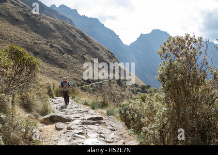 Einzelne Wanderer entlang des Inka-Trail Stockfoto