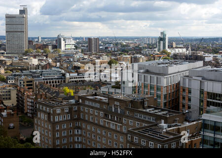 Blick von Süd-London von der Tate Modern Schalter Haus Aussichtsterrasse, London, UK Stockfoto