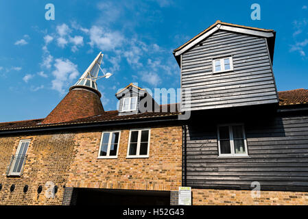 Konische Schornstein oben auf einer ehemaligen Mälzerei Mühle, Ware, Hertfordshire Stockfoto