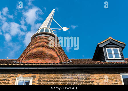 Konische Schornstein oben auf einer ehemaligen Mälzerei Mühle, Ware, Hertfordshire Stockfoto