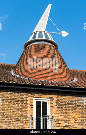 Konische Schornstein oben auf einer ehemaligen Mälzerei Mühle, Ware, Hertfordshire Stockfoto