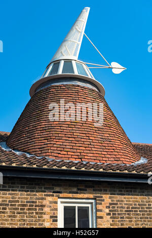 Konische Schornstein oben auf einer ehemaligen Mälzerei Mühle, Ware, Hertfordshire Stockfoto