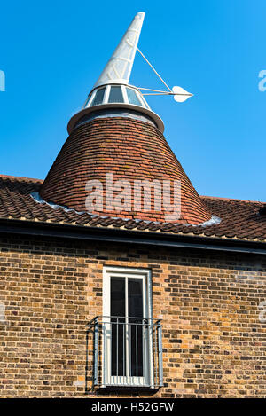 Konische Schornstein oben auf einer ehemaligen Mälzerei Mühle, Ware, Hertfordshire Stockfoto