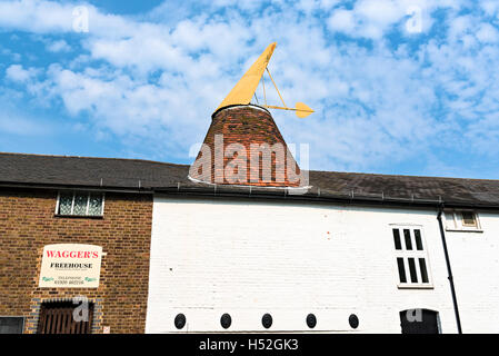 Konische Schornstein oben auf einer ehemaligen Mälzerei Mühle, Ware, Hertfordshire Stockfoto